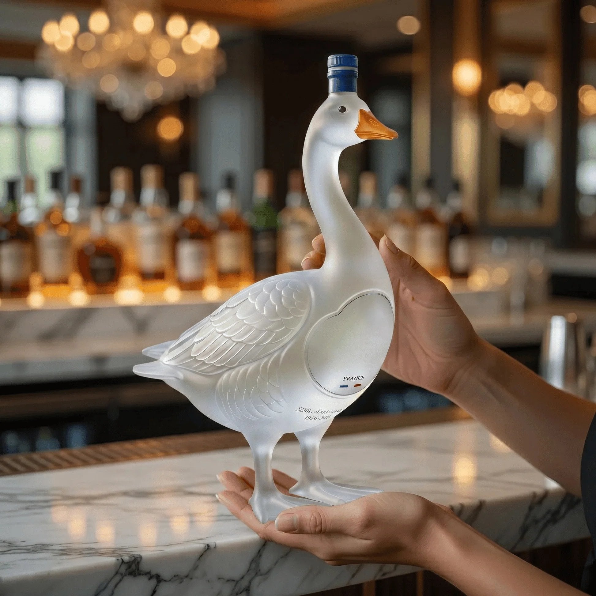🔥🔥30th Anniversary Edition 3D Sculpted Swan Vodka Bottle
